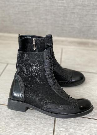 Замшево лакові черевики