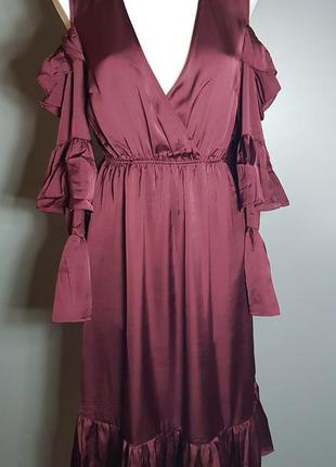 Платье миди с открытыми плечами бордо воланы слоями с глубоким декольте na-kd