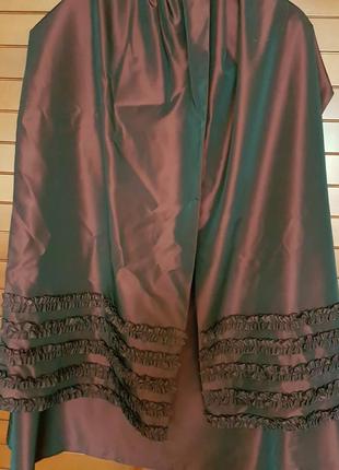 Красивый вечений костюм из тафты цвета марсала с отливом4 фото