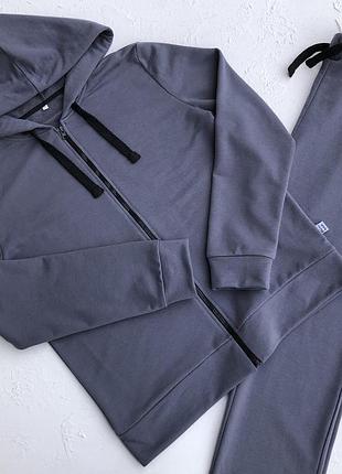 Чоловічий споривний костюм