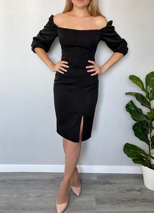 Елегантне плаття з розрізом