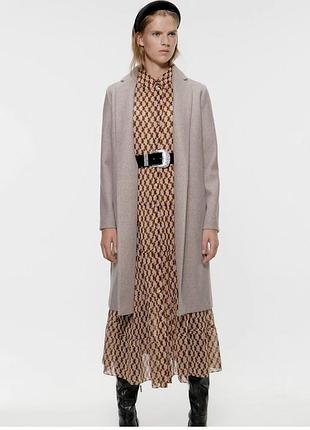 Бежевое пальто