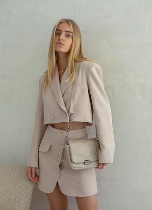 Бежева маленька сумка на ланцюжку2 фото