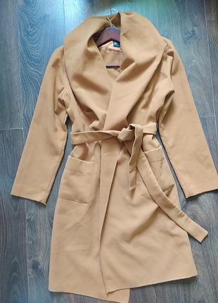 Осіннє пальто гірчичного кольору