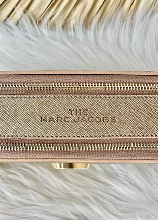 Marc jacobs snapshot gold жіноча стильна брендовий золота сумочка з ремінцем тренд жіноча маленька золота модна сумка5 фото