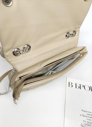Бежевая стёганая сумочка на цепочке, бежева стібана сумка на ланцюжку8 фото