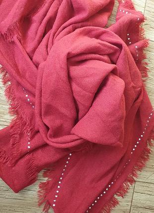 Большой красный платок декор камешки и бахрома 100% полиакрил 120*114