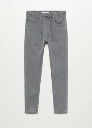 Штани з бавовняного трикотажу під джинс для хлопчика бренд mango