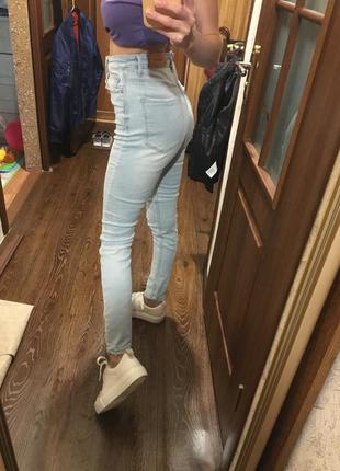 Крутые светлые джинсы stradivarius jeans super high waist3 фото