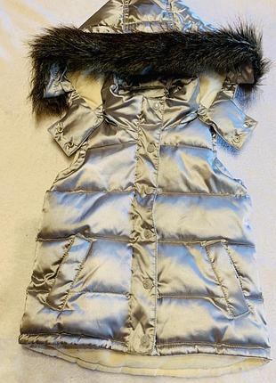 Тепла жилетка gap з натуральним хутром на 5років