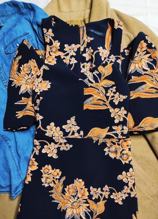 Marks spencer платье синее в оранжевый цветы принт миди по фигуре с открытыми плечами2 фото