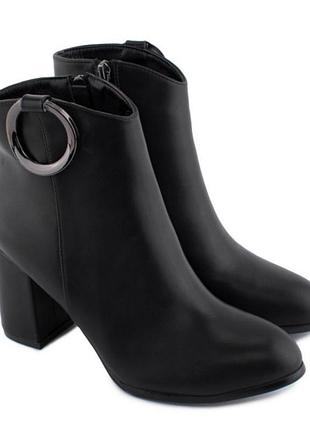 Стильные черные осенние деми ботинки ботильоны на широком устойчивом каблуке