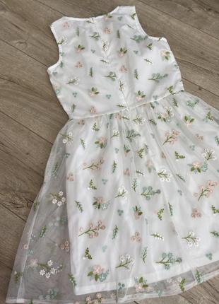 Плаття біле в квіткову вишивку1 фото