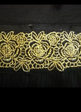 Чорна шовкова блуза на підкладці з золотою вишивкою4 фото