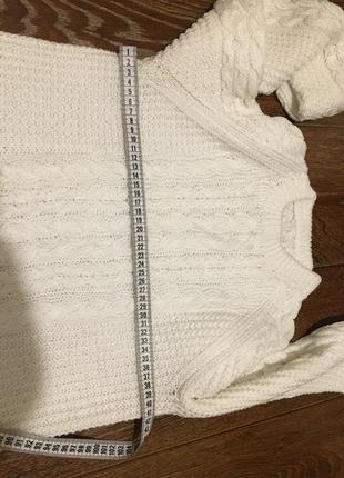 Стильный вязаный белоснежный свитер в косы5 фото