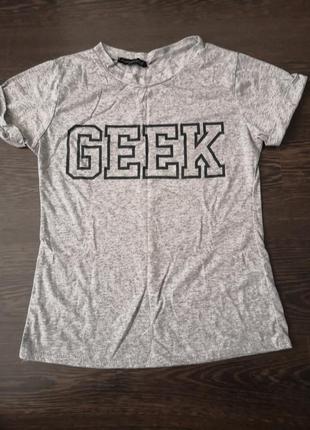 Серая футболка geek