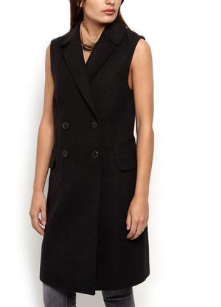 Стильное базовое двубортное угольно-чёрное пальто без рукав, с карманами, на подкладке2 фото