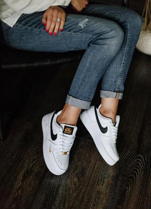 Женские кроссовки air force 1 low 07 essential white/black/gold mini swoosh ❤️