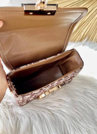 Брендовая женская стильная коричневая мини сумочка с ремешком жіноча трендова модна міні сумка9 фото