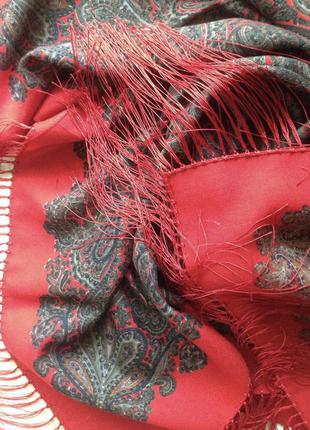 Шикарный крупный платок из шерсти с бахромой6 фото
