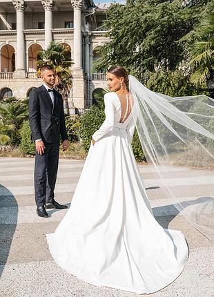 Фата на гребне не пышная