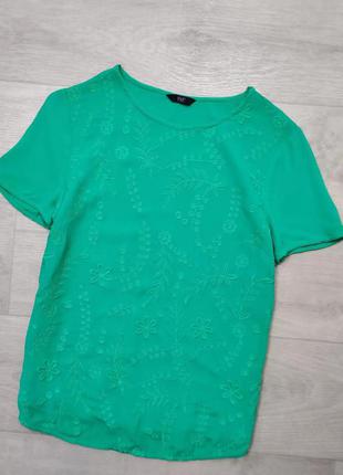 Зелена блуза з вишивкою