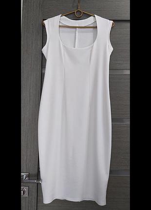 Трикотажное белое платье