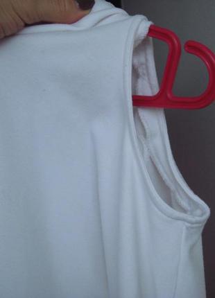 Белый свишнот с голыми плечами 5