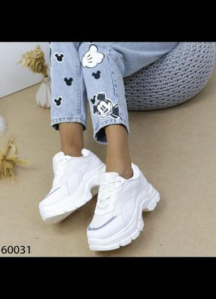 👍 зручні стильні білі кросівки на танкетці на підошві4 фото