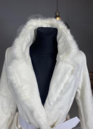Пальто белое шерстяное отделка с кроликом біле шерстяне пальто з кроликом3 фото