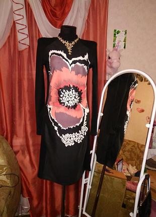 Сукня з квіткою