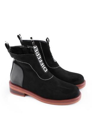 Жіночі чорні черевики на низькому каблуці3 фото