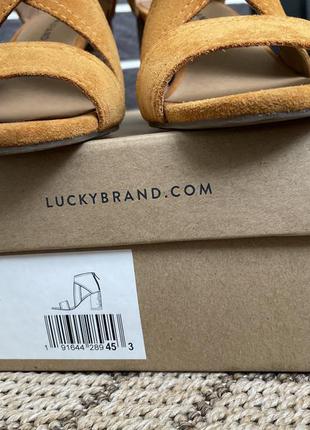 Замшевые босоножки  lucky brand горчичного цвета размер 38,5-398 фото