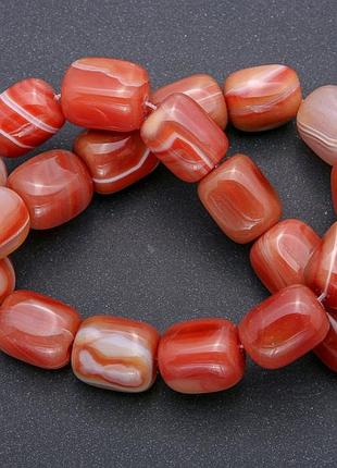 Намистини на нитці сердолік