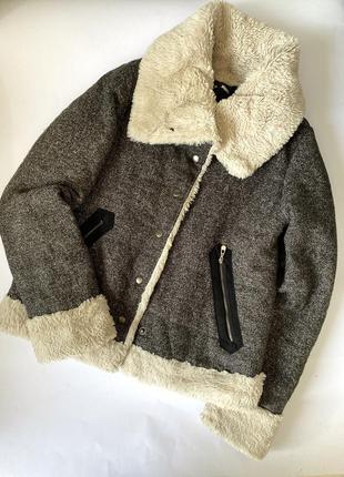 Стильна жіноча куртка курточка
