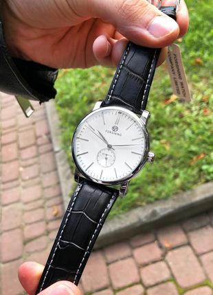 Мужские наручные часы с чёрным кожаным ремешком