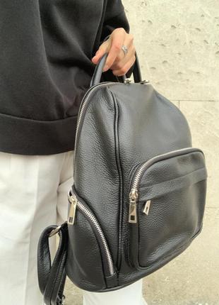 Шкіряний італійський чорний жіночий рюкзак міський6 фото