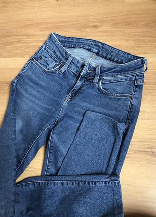 Зауженные джинсы на стройняшку