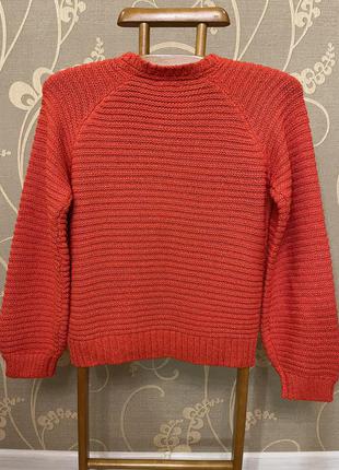 Дуже красивий і стильний брендовий в'язаний светр коралового кольору.2 фото