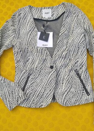 Новий фірмовий піджак object