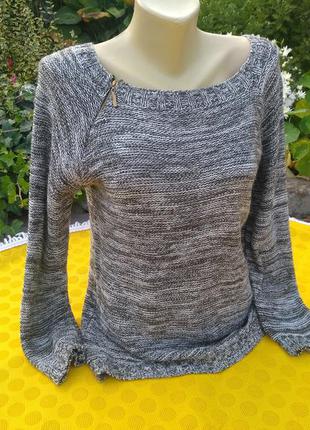 Хороший фирменный свитерок