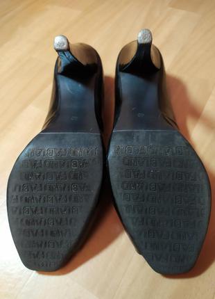 Черные кожаные лаковые туфли на высоком каблуке с открытым носком. 40р 25,5 см.6 фото