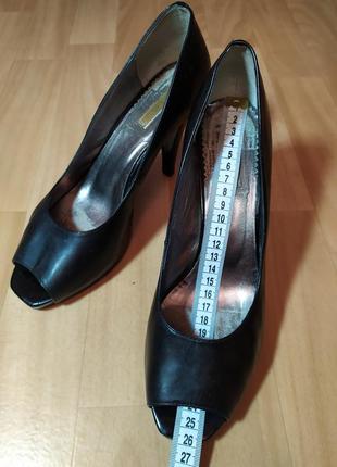 Черные кожаные лаковые туфли на высоком каблуке с открытым носком. 40р 25,5 см.7 фото
