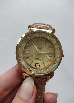 Наручные часы на руку наручні с камнями часики часи золотые золотистые блестками6 фото
