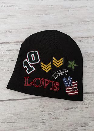Шапка шапочка с нашивками патчами осень зима