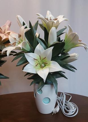 Светильник белые лилии.