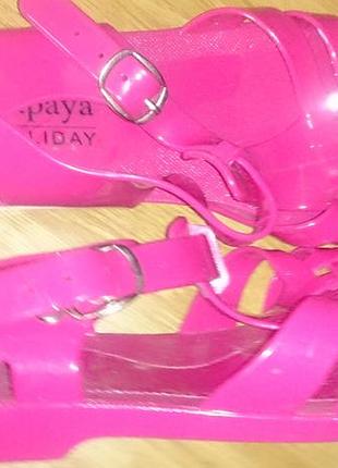 Стильні рожеві гумові босоніжки р41 papaya