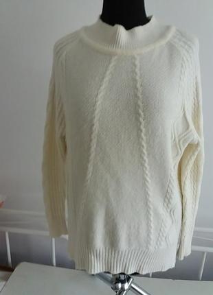 Свитер женский белый