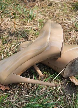 Лаковые кожаные женские туфли на шпильке платформе guess 36 eu2 фото