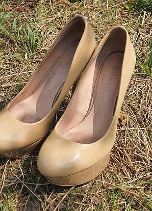 Лаковые кожаные женские туфли на шпильке платформе guess 36 eu8 фото